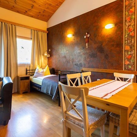 Appartementhaus Witzmann Bad Voeslau Luaran gambar