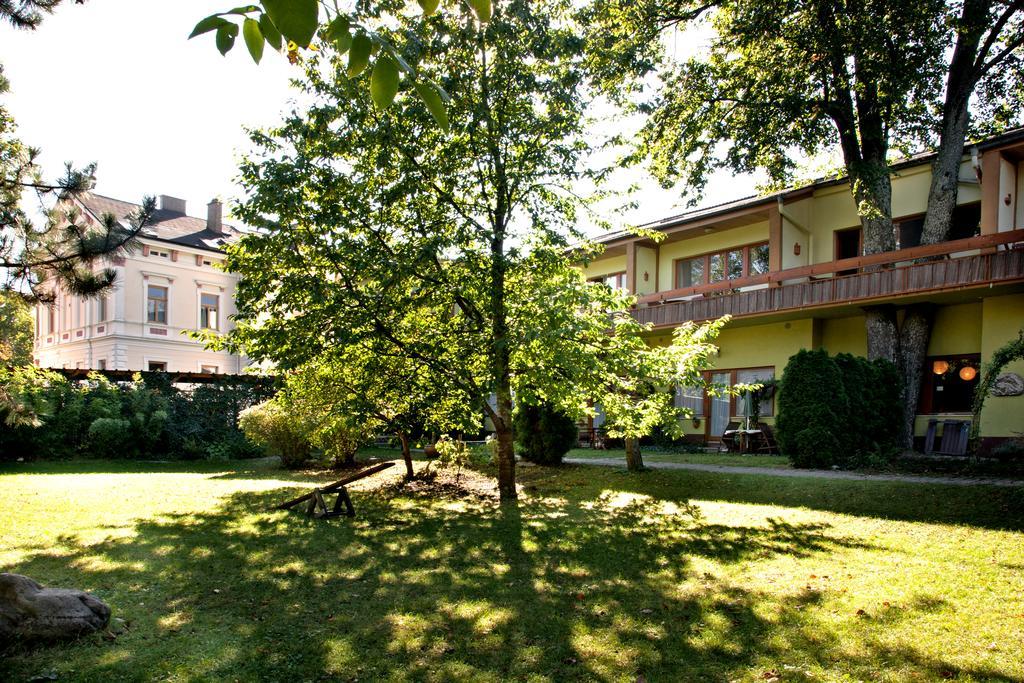 Appartementhaus Witzmann Bad Voeslau Luaran gambar