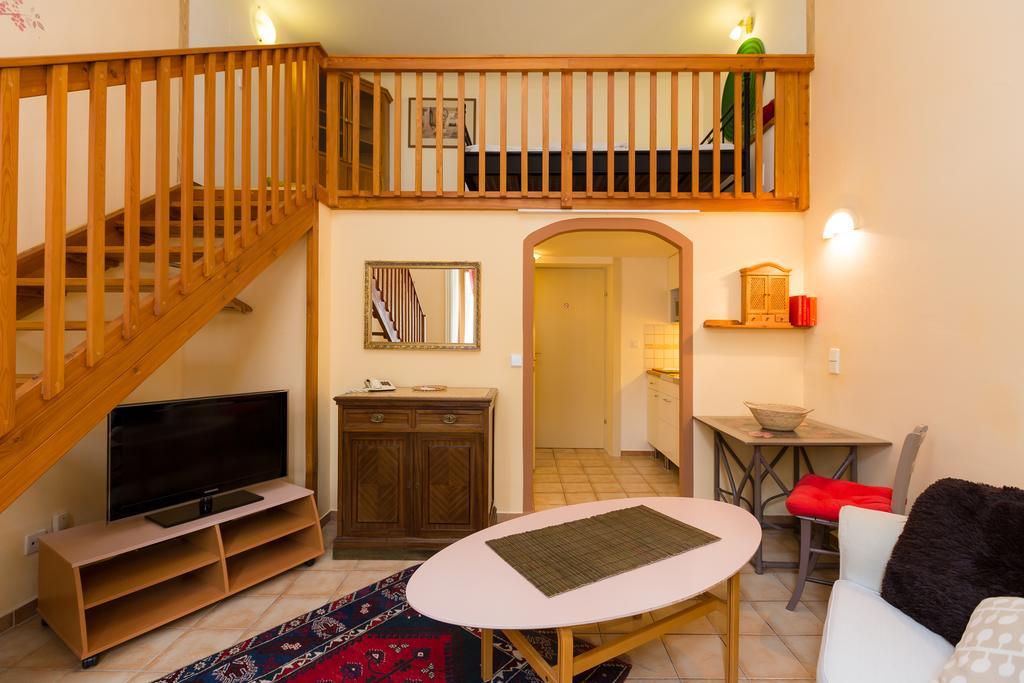 Appartementhaus Witzmann Bad Voeslau Luaran gambar