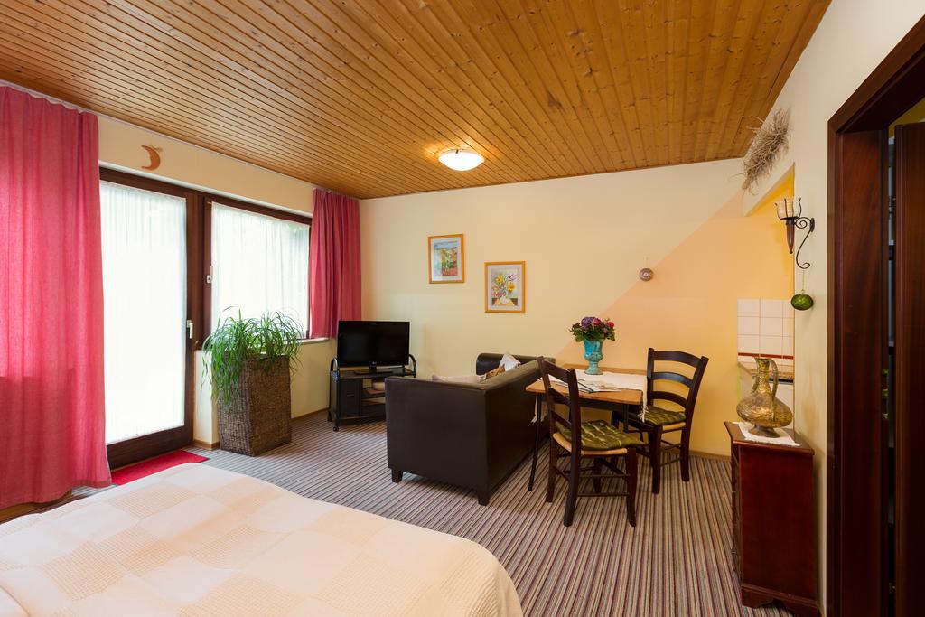 Appartementhaus Witzmann Bad Voeslau Luaran gambar